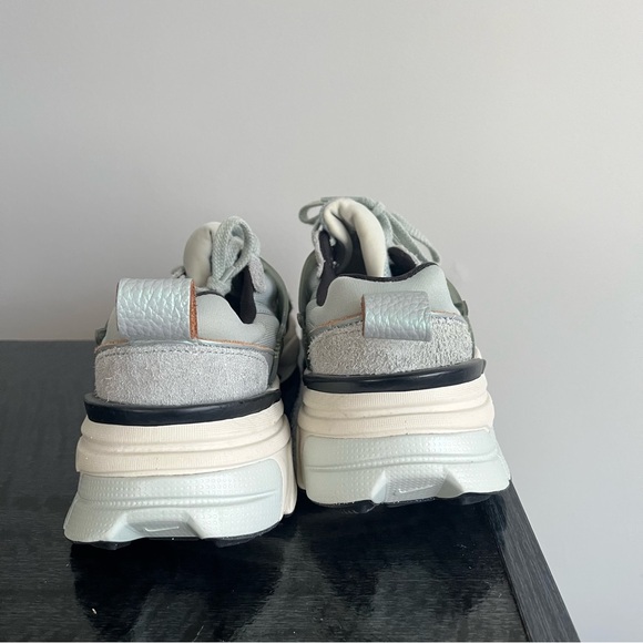 Nike V2K Run Sneakers Womens Size 9 - Picture 5 of 6